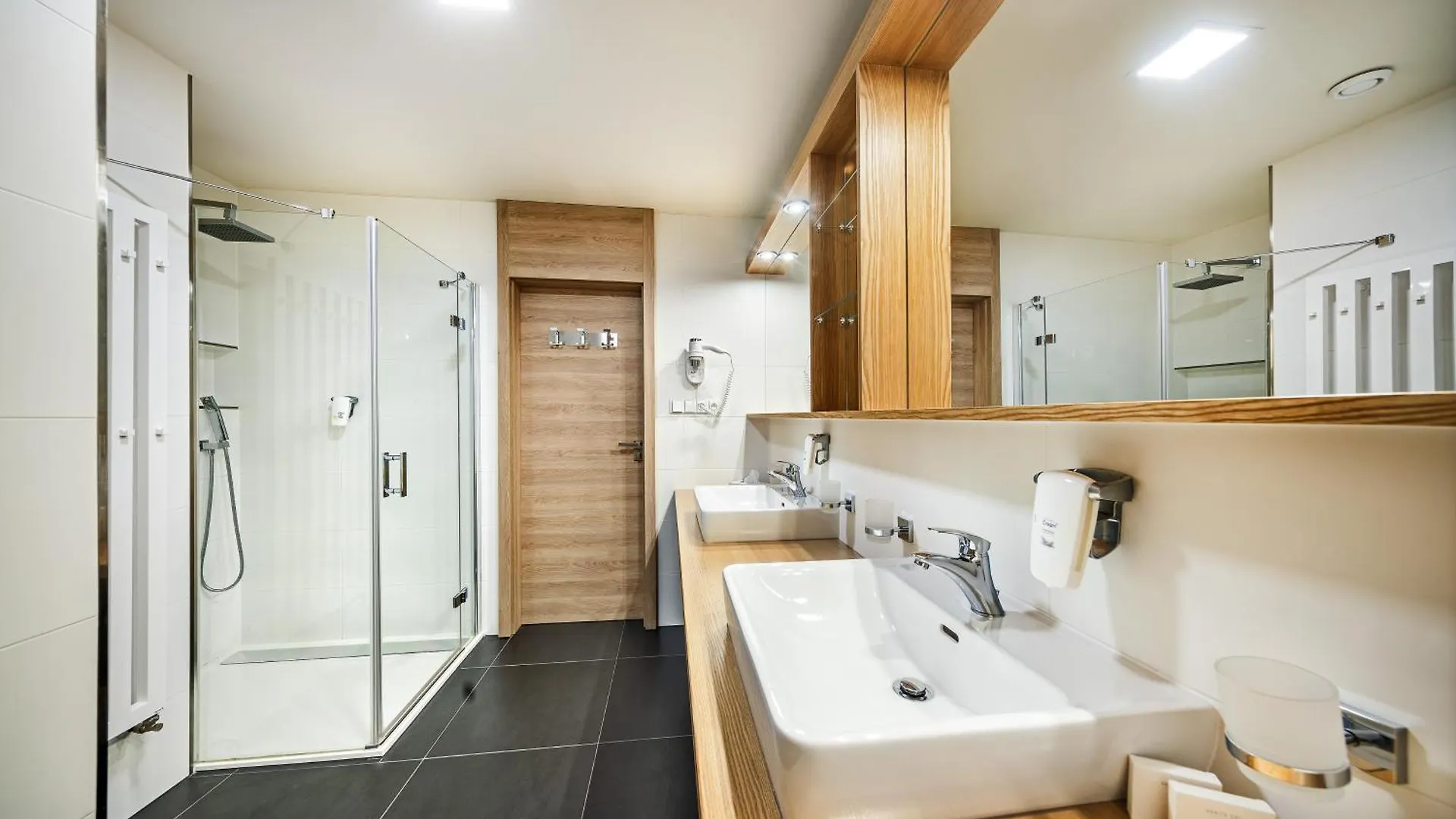Harmony Hotel Spindleruv Mlyn 4*,